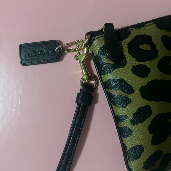 Coach wristlet - Picture 2 of 5